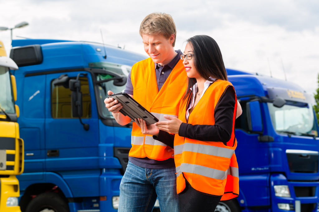 two fleet maintenance personnel using a management software