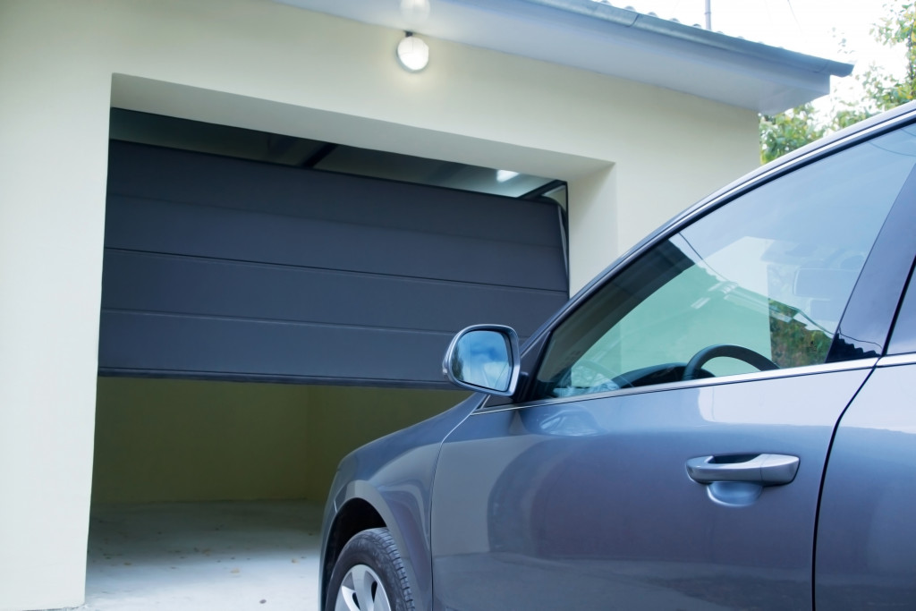 garage door oepning